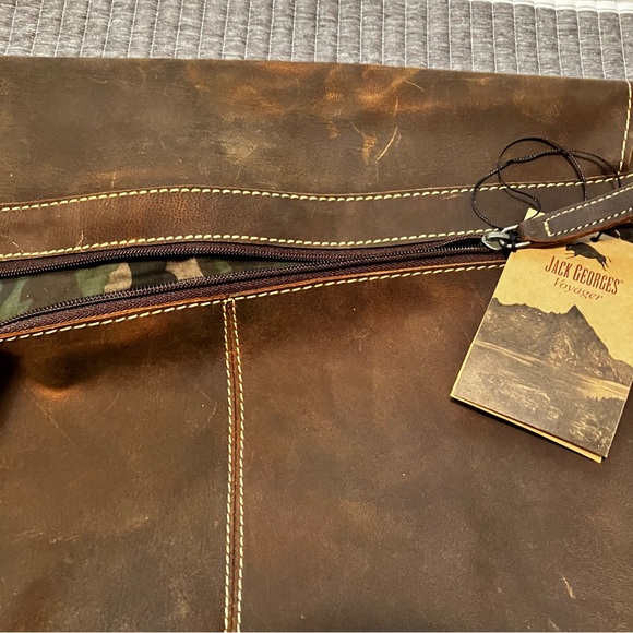 Jack George’s Voyager Arizona Buffalo Leather Messenger Bag - Picture 5 of 13